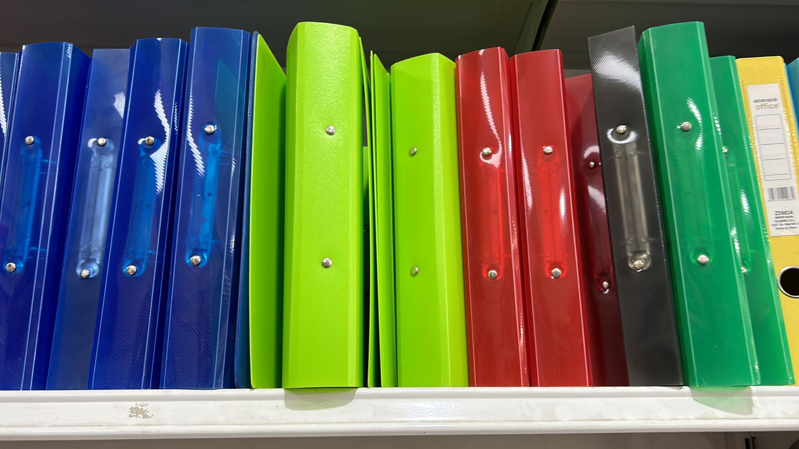 Imagen ilustrativa de Carpeta  A4 2Ø 20 mm polipropileno 647-25